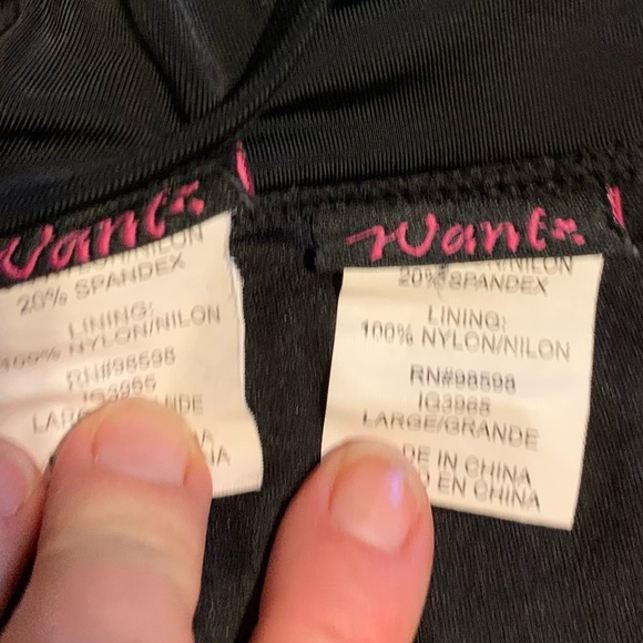 Want bikini ruffle edge and top and bottom . - Picture 5 of 6